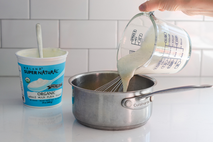 Pour the yogurt into the other panna cotta ingredients in the saucepan.