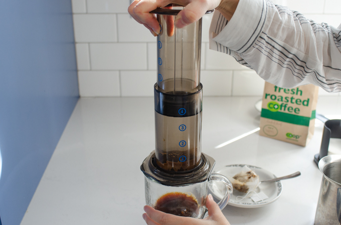 Plunging the aeropress.